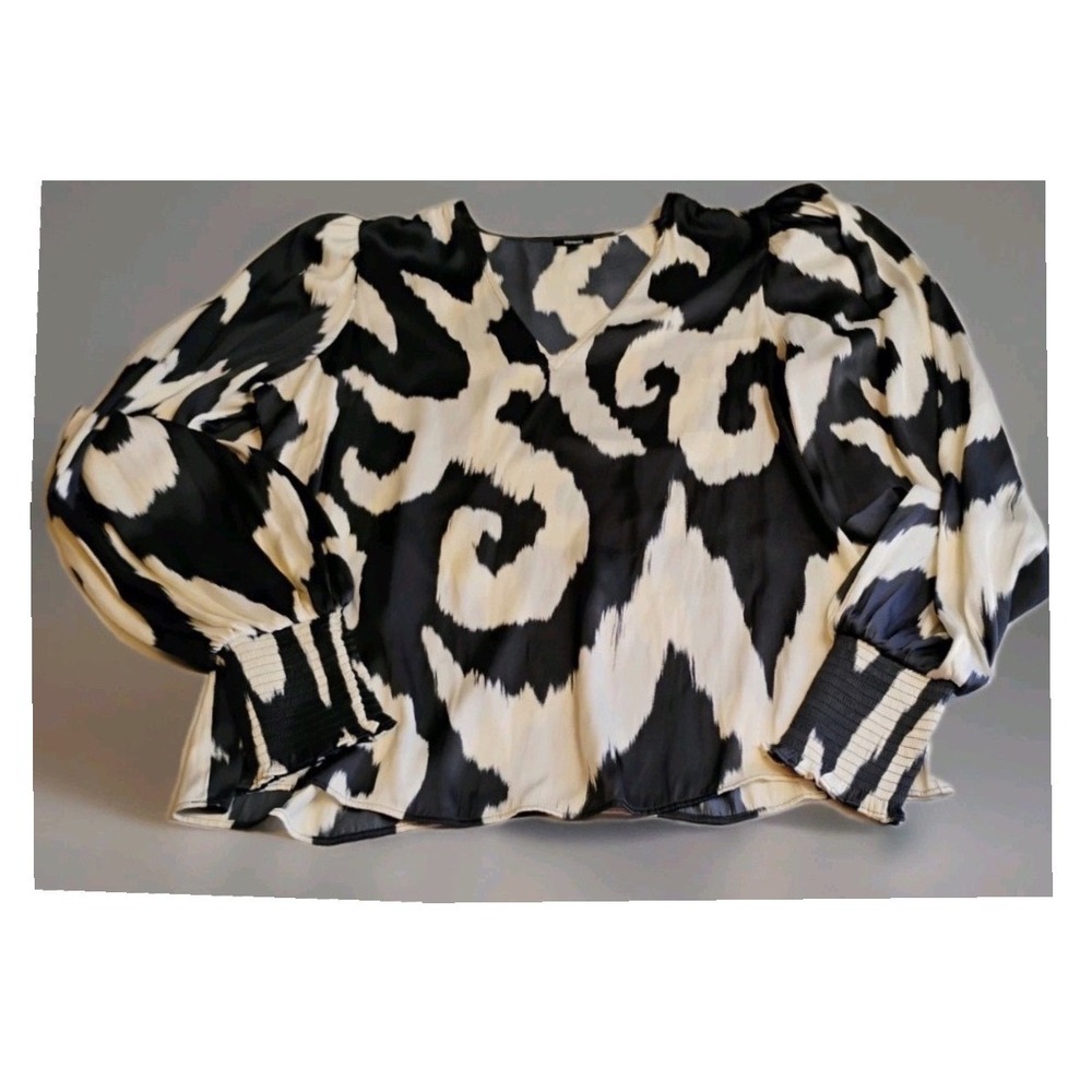 Express Womens Blk & Wh Abstract Ikat V-Neck Blouse Puff Sleeve Smocked Cuff M